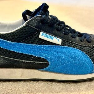 Puma Navy and royal Blue Sneakers 7.5 women’s